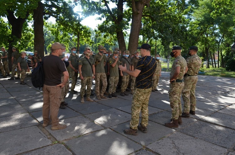 Півтори сотні бійців Сухопутних військ ЗСУ розпочали підготовку в рамках місії «Orbital» під керівництвом британських інструкторів Півтори сотні бійців Сухопутних військ ЗСУ розпочали підготовку в рамках місії «Orbital» під керівництвом британських інструкторів