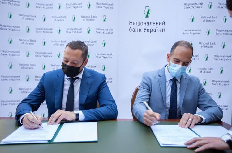 На фото зліва направо: голова Національного банку Кирило Шевченко та регіональний менеджер IFC в Україні, Білорусі та Молдові Джейсон Пеллмар Нацбанк підписав меморандум про взаєморозуміння з IFC