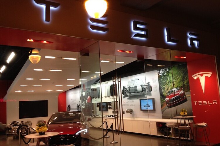Зміна стратегії: Tesla робить ставку на збільшення кількості роздрібних магазинів Зміна стратегії: Tesla робить ставку на збільшення кількості роздрібних магазинів
