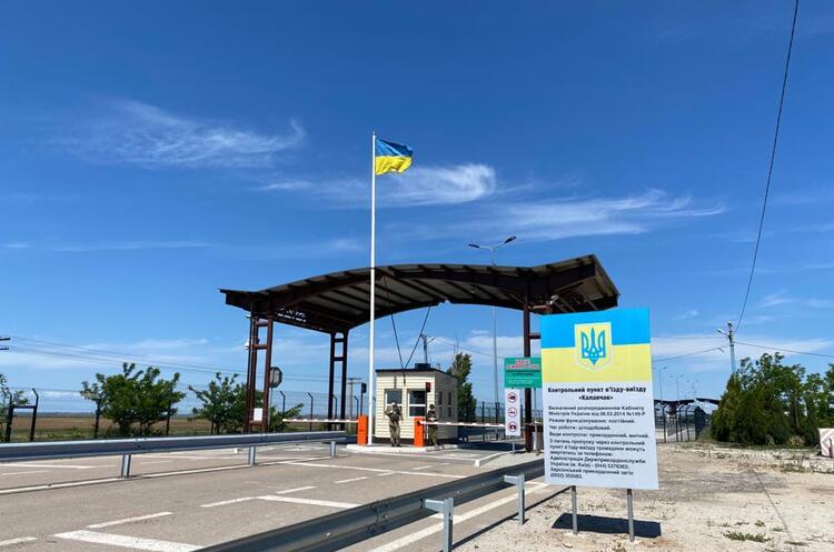 Україна закриває контрольні пункти в’їзду до Криму Україна закриває контрольні пункти в’їзду до Криму