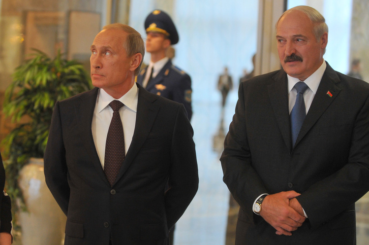 Оточення Лукашенка домовлялося з Кремлем про втечу до РФ – Bloomberg Оточення Лукашенка домовлялося з Кремлем про втечу до РФ – Bloomberg