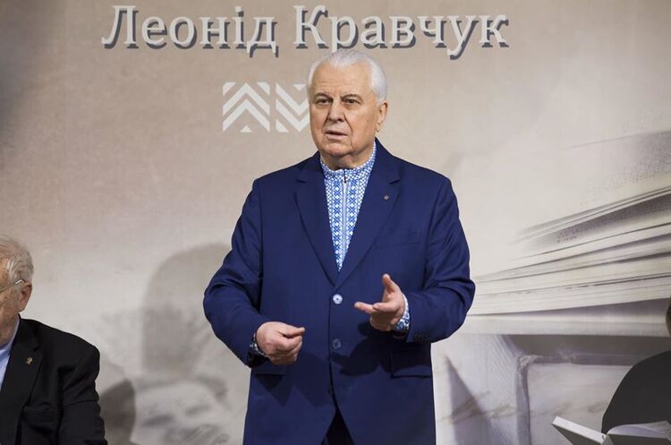Керівник української делегації у ТКГ, перший президент України Леонід Кравчук Кравчук не бачить потреби переносити переговорний майданчик ТКГ із Мінська