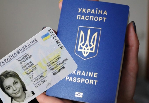Папір vs пластик: що треба знати про новий паспорт українців | Mind.ua