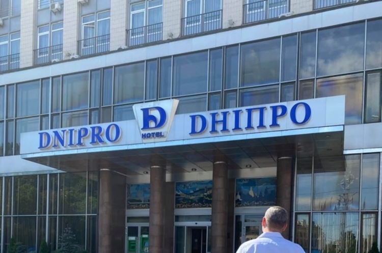 До ОАСК надійшло чотири однакові позови проти продажу готелю «Дніпро» До ОАСК надійшло чотири однакові позови проти продажу готелю «Дніпро»