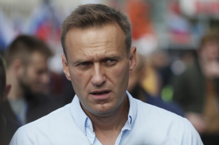Поліція заявила, в організмі Навального знайшли смертельно небезпечну отруту, а лікарі – що в політика немає отруєння Поліція заявила, в організмі Навального знайшли смертельно небезпечну отруту, а лікарі – що в політика немає отруєння