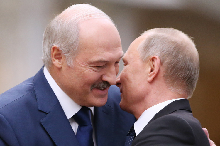 Олександр Лукашенко і Володимир Путін Росія рефінансує $1 млрд білоруського боргу – Лукашенко