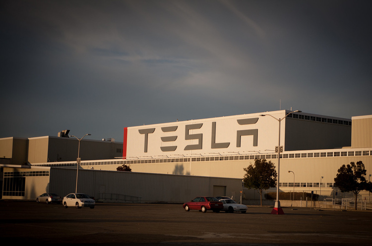 Російський хакер намагався за $1 млн підкупити працівника Tesla, однак той здав його ФБР Російський хакер намагався за $1 млн підкупити працівника Tesla, однак той здав його ФБР