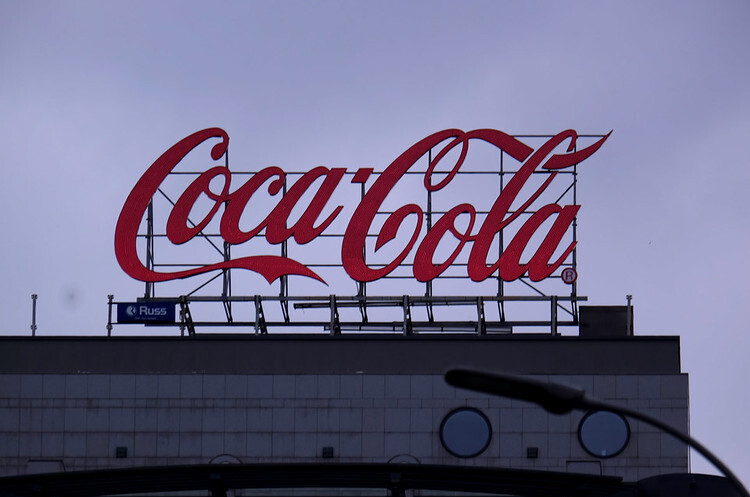 Coca-Cola пропонує добровільно звільнитись 4000 працівникам, однак обіцяє вищу компенсацію Coca-Cola пропонує добровільно звільнитись 4000 працівникам, однак обіцяє вищу компенсацію