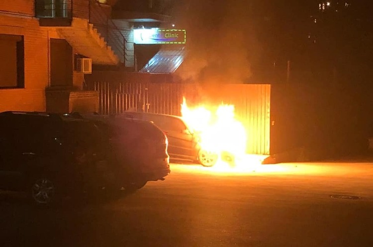 Нардеп Гео Лерос заявив про підпал його авто Нардеп Гео Лерос заявив про підпал його авто