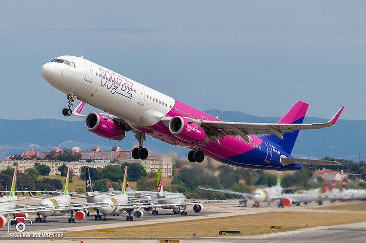 Wizz Air до кінця вересня скасовує усі рейси з України в Угорщину