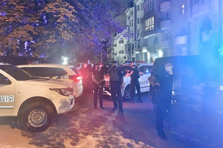 Біля київського офісу партії «Свободи» побили трьох правоохоронців Біля київського офісу партії «Свободи» побили трьох правоохоронців