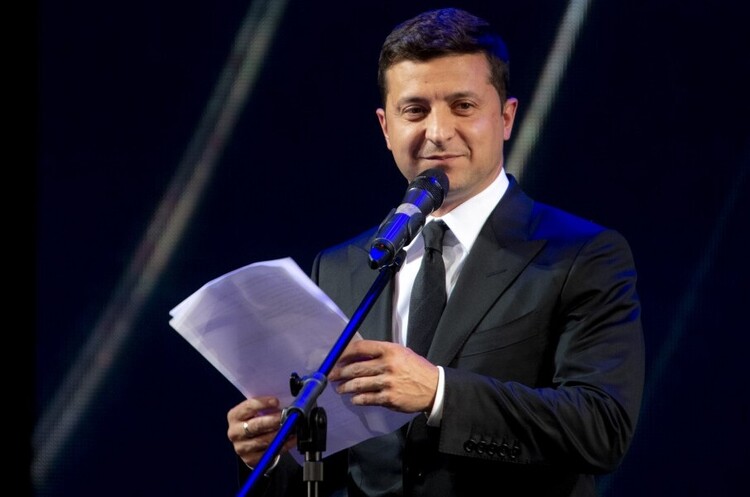 Президент України Володимир Зеленський Зеленський доручив Кабміну вдосконалити процедуру отримання іноземними ІТ-фахівцями дозволу на імміграцію в Україну