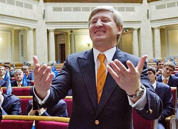 Олігарх Ринат Ахметов Банк Ахметова відсудив в «Укрзалізниці» понад 600 млн грн