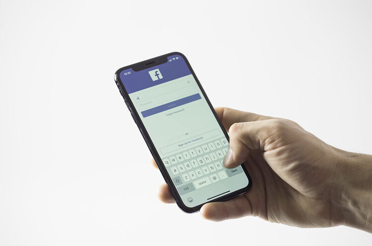 Ірландія наказала Facebook припинити відправляти дані європейських користувачів у США Ірландія наказала Facebook припинити відправляти дані європейських користувачів у США