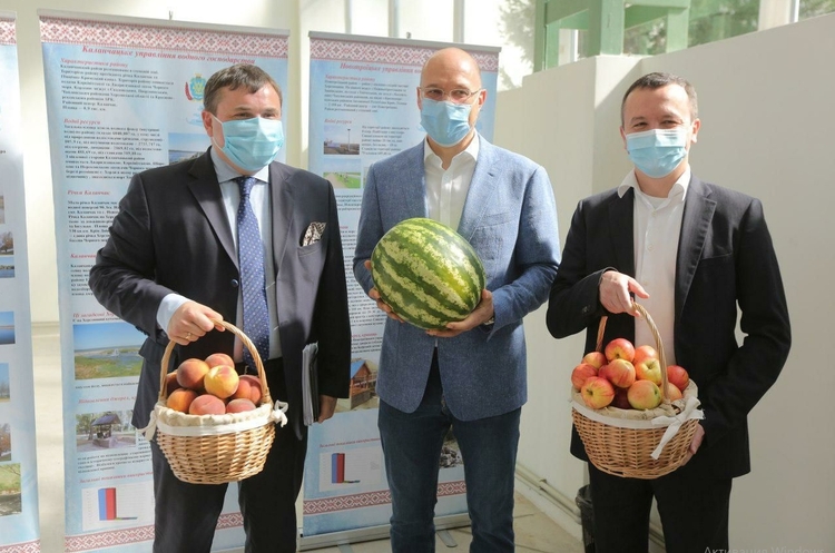 Зрошення земель на Херсонщині може збільшити врожайність у 2,5 раза – Шмигаль Зрошення земель на Херсонщині може збільшити врожайність у 2,5 раза – Шмигаль
