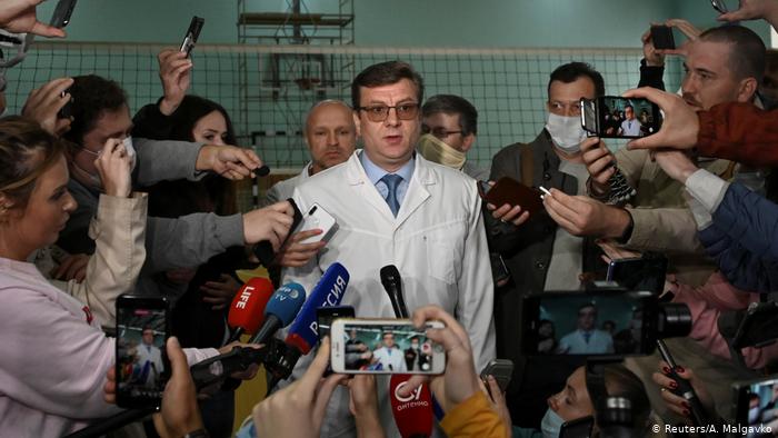 Навального відпустили в Німеччину після дзвінка з Кремля в омську лікарню – Reuters