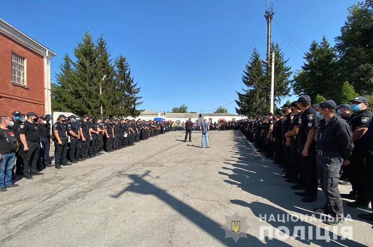 Охороняти порядок в Умані на Рош га-Шана приїхали пів тисячі поліцейських з 20 областей Охороняти порядок в Умані на Рош га-Шана приїхали пів тисячі поліцейських з 20 областей