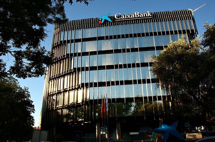 Іспанські CaixaBank і Bankia об’єднаються, створивши найбільший банк країни Іспанські CaixaBank і Bankia об’єднаються, створивши найбільший банк країни