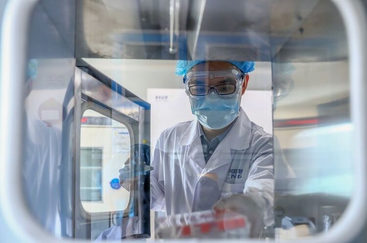 sinopharm.com Китайська Sinopharm заявила, що випустить вакцину від COVID-19 вже до кінця року