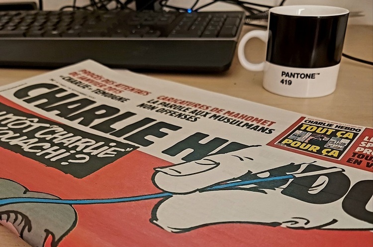 @MylonasMakis Чоловік, який напав на людей в Парижі, мстився за карикатуру в Charlie Hebdo