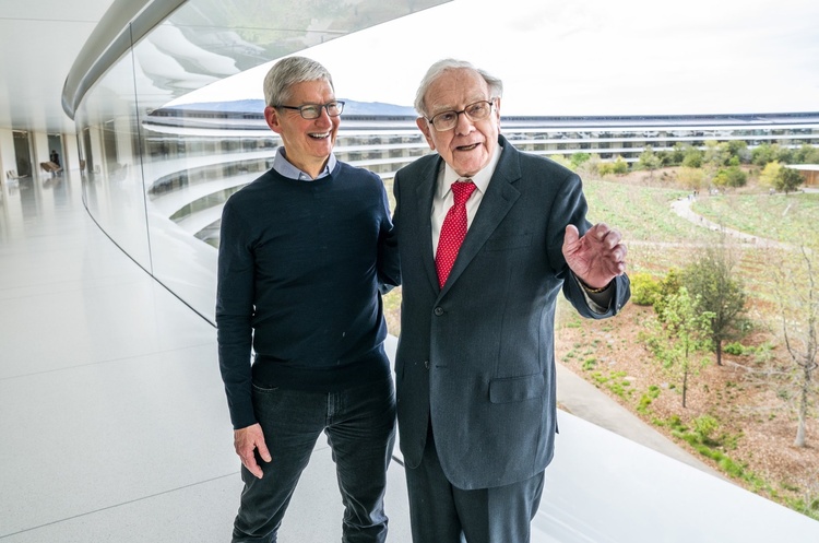 Twitter @tim_cook Тім Кук отримав першу винагороду акціями від Apple за 9 років