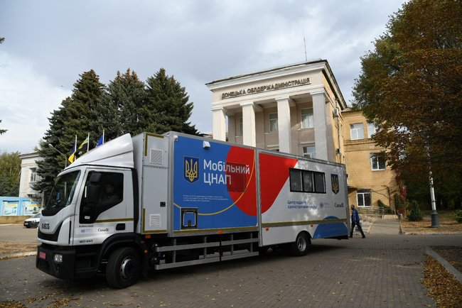 ПРООН та Канада передали Україні 4 мобільних Центри надання адмінпослуг для Донбасу ПРООН та Канада передали Україні 4 мобільних Центри надання адмінпослуг для Донбасу