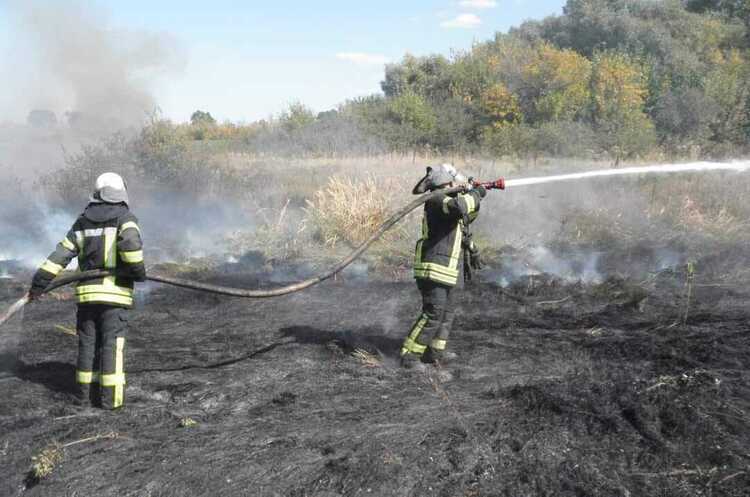 На Луганщині локалізували майже всі осередки пожежі На Луганщині локалізували майже всі осередки пожежі