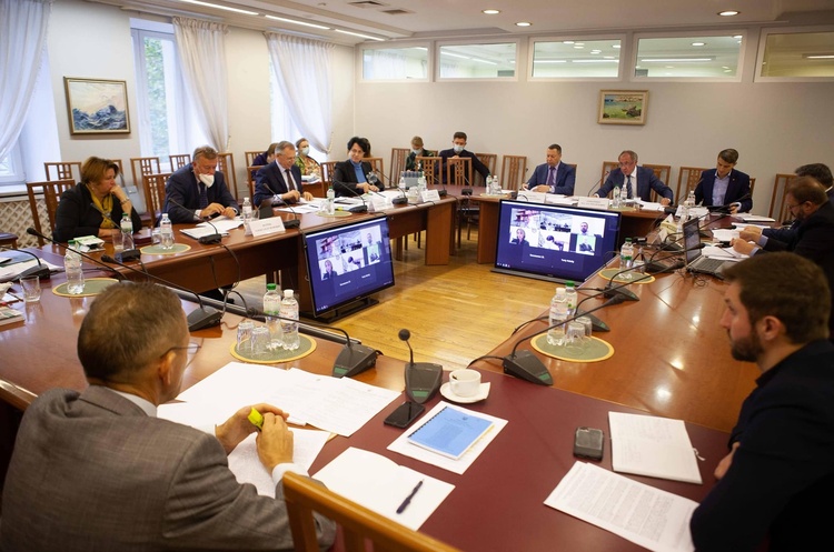Рада НБУ оголосила недовіру Рожковій та Сологубу Рада НБУ оголосила недовіру Рожковій та Сологубу