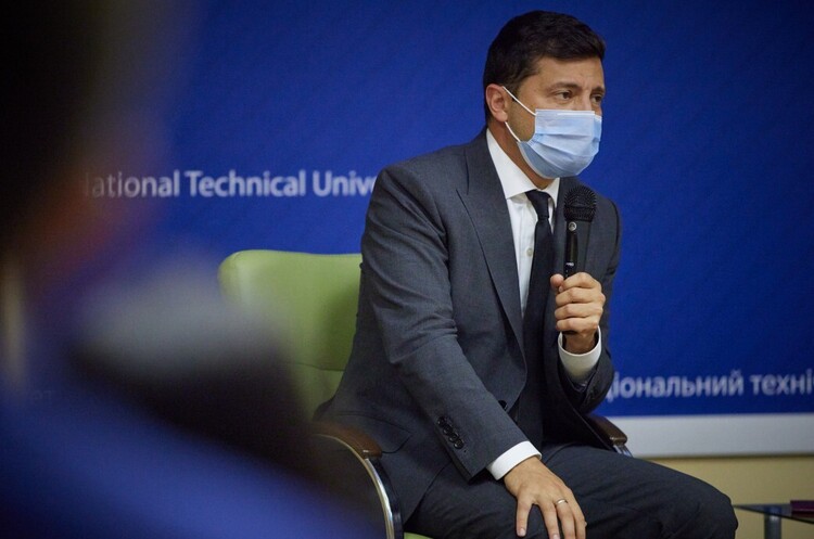 Президент України Володимир Зеленський Зеленський пояснив, чому наразі неможливі вибори на непідконтрольному Донбасі