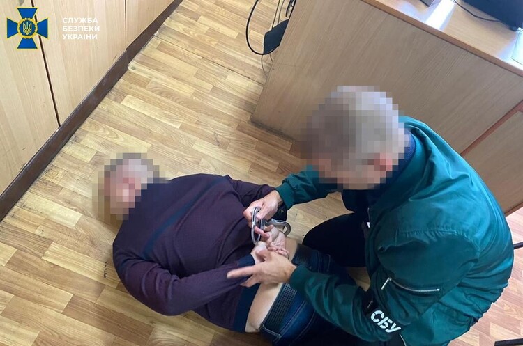 CБУ викрила посадовців Поліської митниці на організації корупційної схеми під час розмитнення авто CБУ викрила посадовців Поліської митниці на організації корупційної схеми під час розмитнення авто