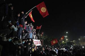 Хаос на «острові демократії»: 8 особливостей повалення влади в Киргизстані