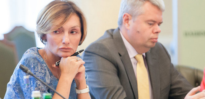 Катерина Рожкова та Дмитро Сологуб Заступниця глави НБУ Рожкова заявила, що отримала догану за коментар для ЗМІ