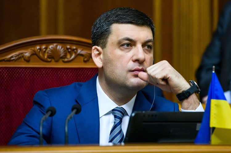 Експрем'єр-міністр Володимир Гройсман У МОН заявили, що постанова уряду Гройсмана про зростання зарплат учителів популістська, не була підкріплена коштами в бюджеті