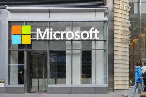 Microsoft дозволила працівникам виконувати роботу з дому постійно Microsoft дозволила працівникам виконувати роботу з дому постійно