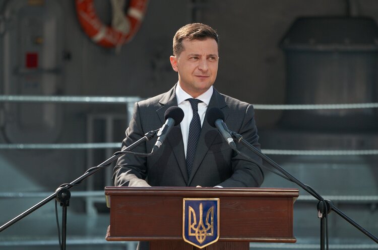 Зеленський озвучив перше запитання, яке винесуть на всеукраїнське опитування в день виборів Зеленський озвучив перше запитання, яке винесуть на всеукраїнське опитування в день виборів