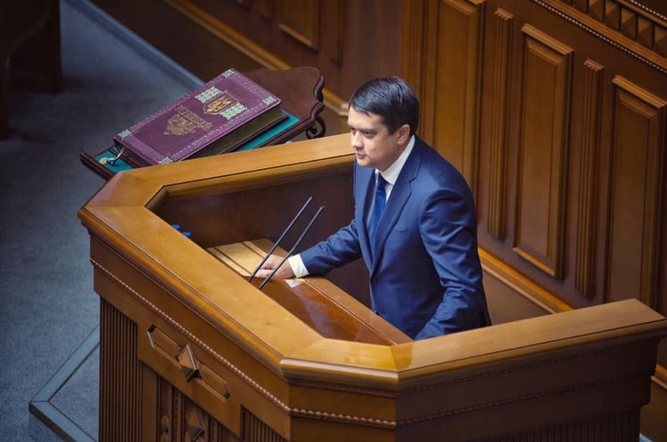 Спікер ВР Дмитро Разумков Разумков запевняє, що гроші на опитування 25 жовтня з бюджету не виділяли
