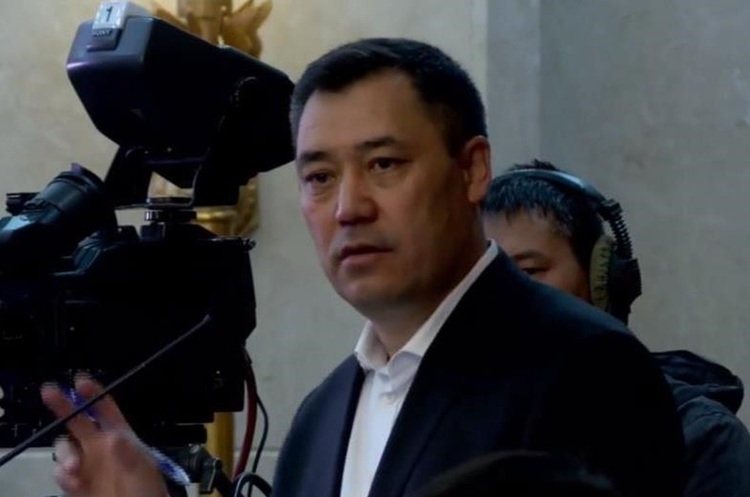 Садир Жапаров Прем'єр-міністр Киргизстану заявив, що до нього перейшли обов’язки президента