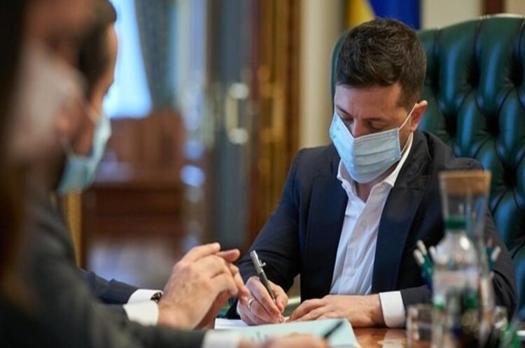 Зеленський підписав указ про передачу сільгоспземель у комунальну власність Зеленський підписав указ про передачу сільгоспземель у комунальну власність
