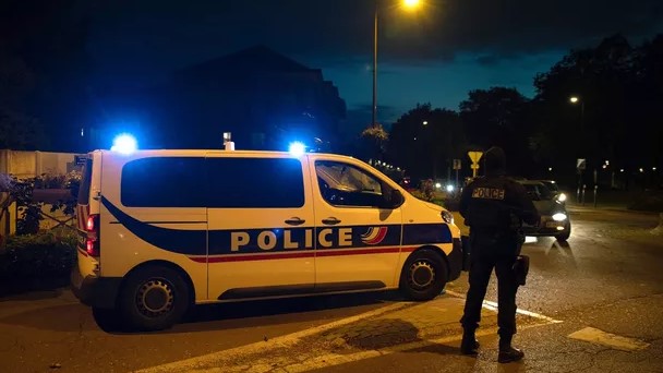 Поліція Парижу затримала 11 підозрюваних у причетності до вбивства місцевого вчителя Поліція Парижу затримала 11 підозрюваних у причетності до вбивства місцевого вчителя