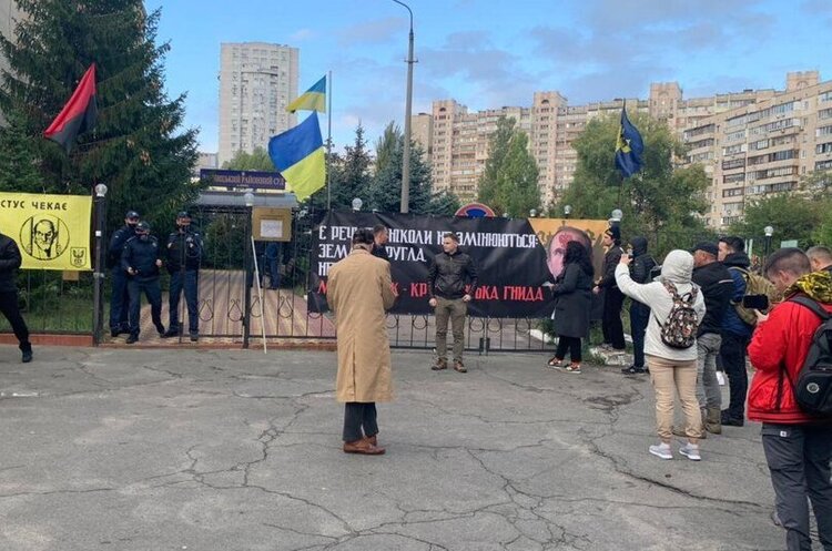 Медведчук через суд заборонив розповсюдження книги про Стуса Медведчук через суд заборонив розповсюдження книги про Стуса
