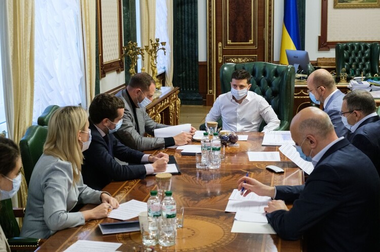 У Зеленського розповіли, що робитимуть з пацієнтами з COVID-19, коли в лікарнях не буде місць У Зеленського розповіли, що робитимуть з пацієнтами з COVID-19, коли в лікарнях не буде місць