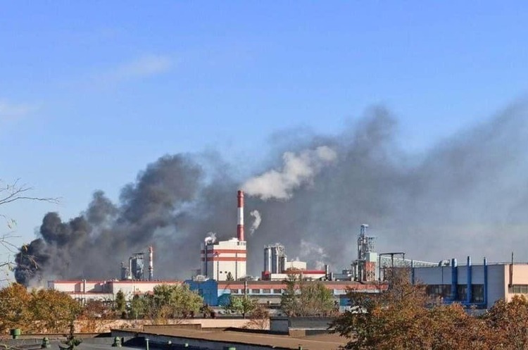 фото МНС Білорусі У Білорусі вибухнув і загорівся целюлозно-картонний комбінат, є загиблий