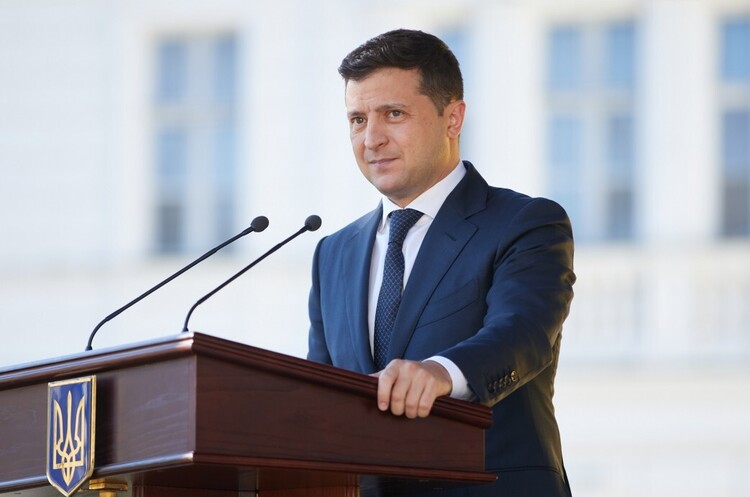 Президент України Володимир Зеленський Якщо матимемо понад 9 500 інфікованих щодоби, ми будемо змушені вводити жорсткий карантин – Зеленський