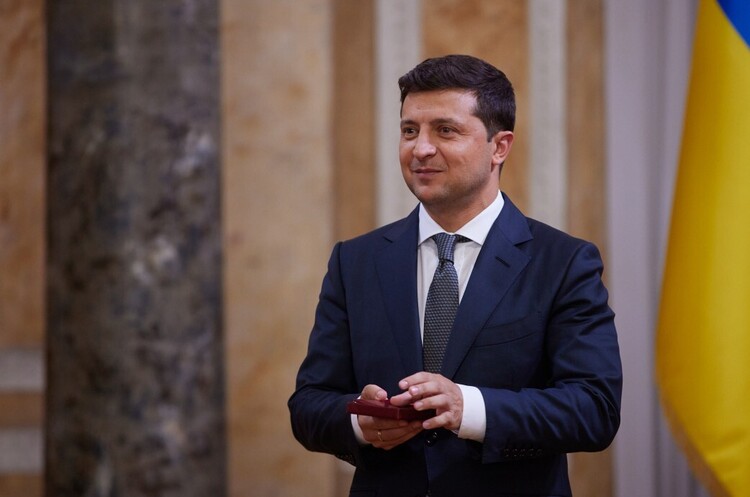 Президент України Володимир Зеленський Зеленський анонсував програму побудови стадіонів у кожному регіоні України