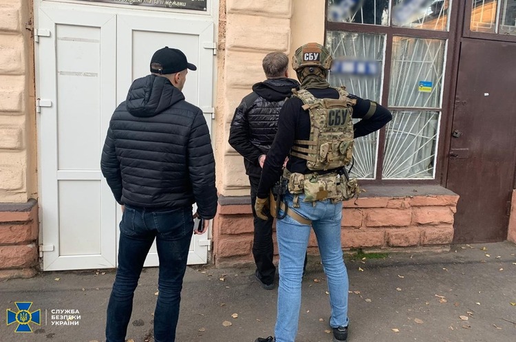 СБУ викрила на корупції посадовців Подільської митниці СБУ викрила на корупції посадовців Подільської митниці