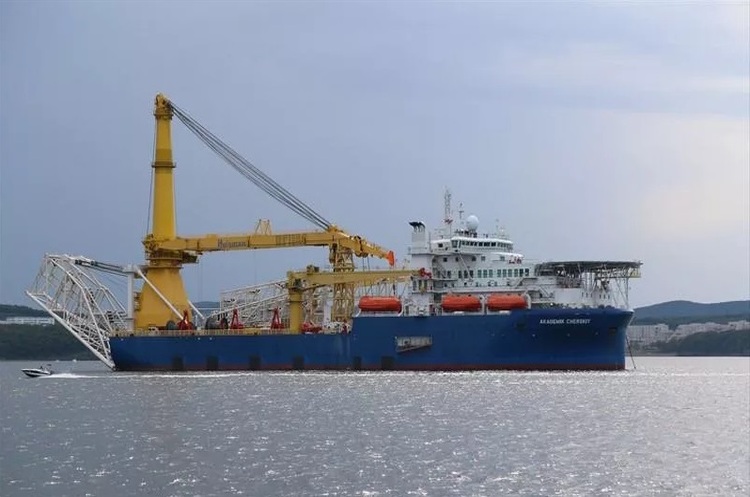 Росія знову відправляє свій трубоукладач на базу «Північного потоку – 2» в Мукран Росія знову відправляє свій трубоукладач на базу «Північного потоку – 2» в Мукран