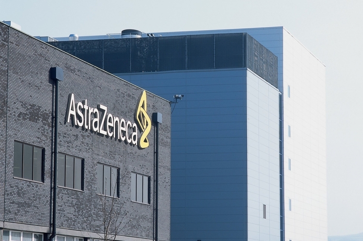 фото DR Вакцина від AstraZeneca здатна сформувати імунітет до COVID-19 у людей похилого віку – FT