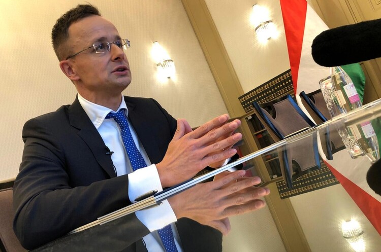 Очільник МЗС Угорщини назвав «жалюгідним» рішення України заборонити в’їзд угорським чиновникам Очільник МЗС Угорщини назвав «жалюгідним» рішення України заборонити в’їзд угорським чиновникам