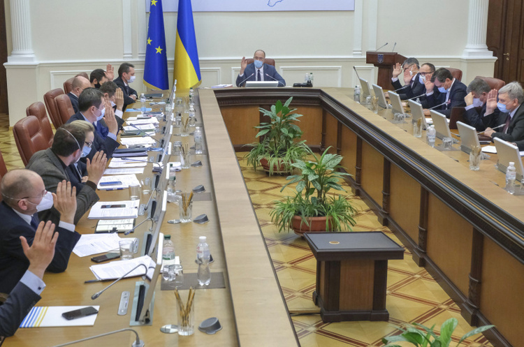 Уряд скасував обмеження зарплат топменеджменту держпідприємств Уряд скасував обмеження зарплат топменеджменту держпідприємств