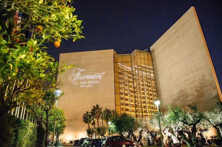 Готель Fairmont Rey Juan Carlos I в Барселоні продається за 1 євро, однак є нюанси Готель Fairmont Rey Juan Carlos I в Барселоні продається за 1 євро, однак є нюанси